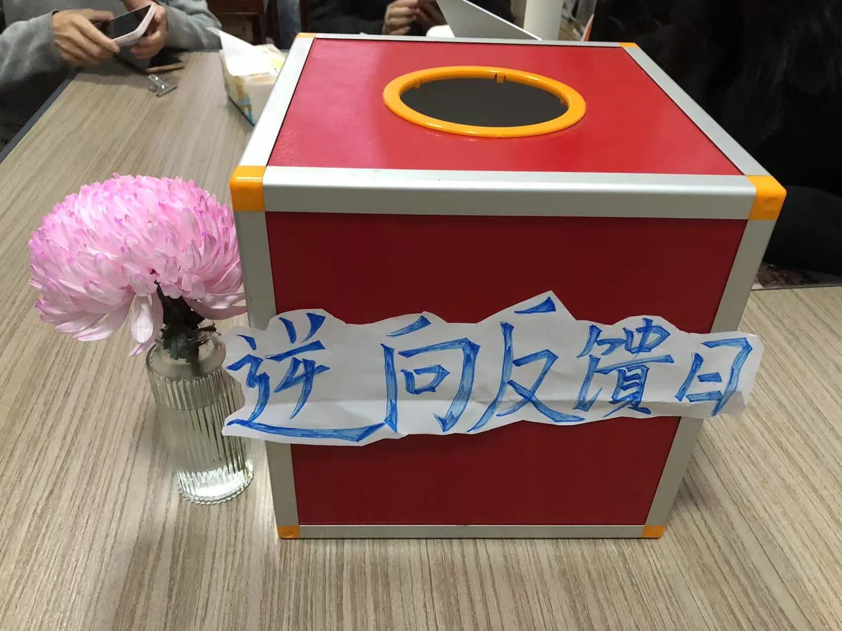 Наклейки з ваговими табличками для фітнес-обладнання — це спеціальні наклейки, призначені для вагових табличок силових тренажерів. Їх основною функцією є чітке позначення ваги, наприклад 5 кг і 10 кг.