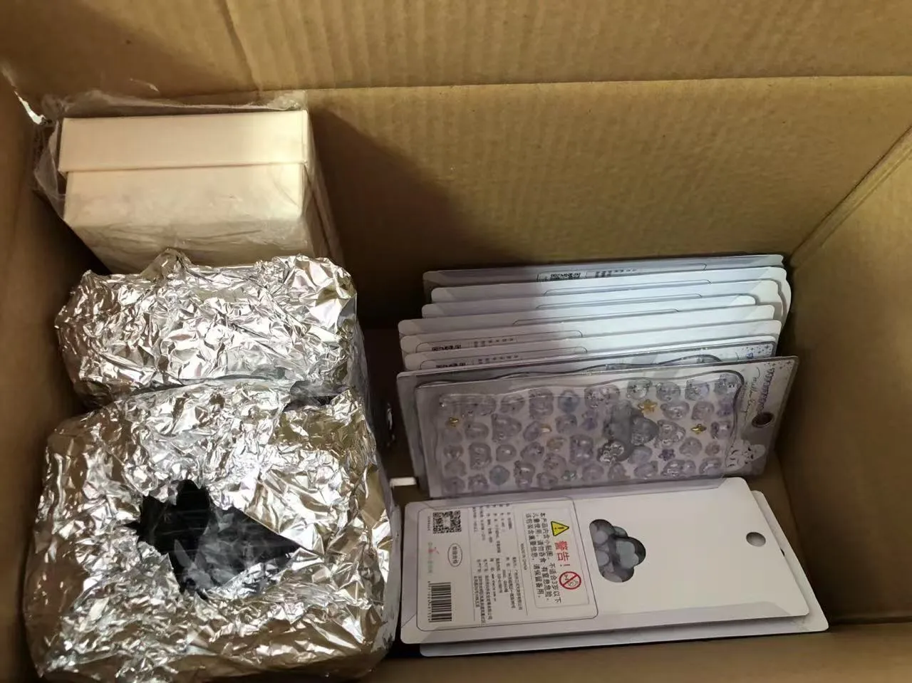 جوجو پیک کے تھری ڈی ایمبوسڈ ایپوسی اسٹیکرز