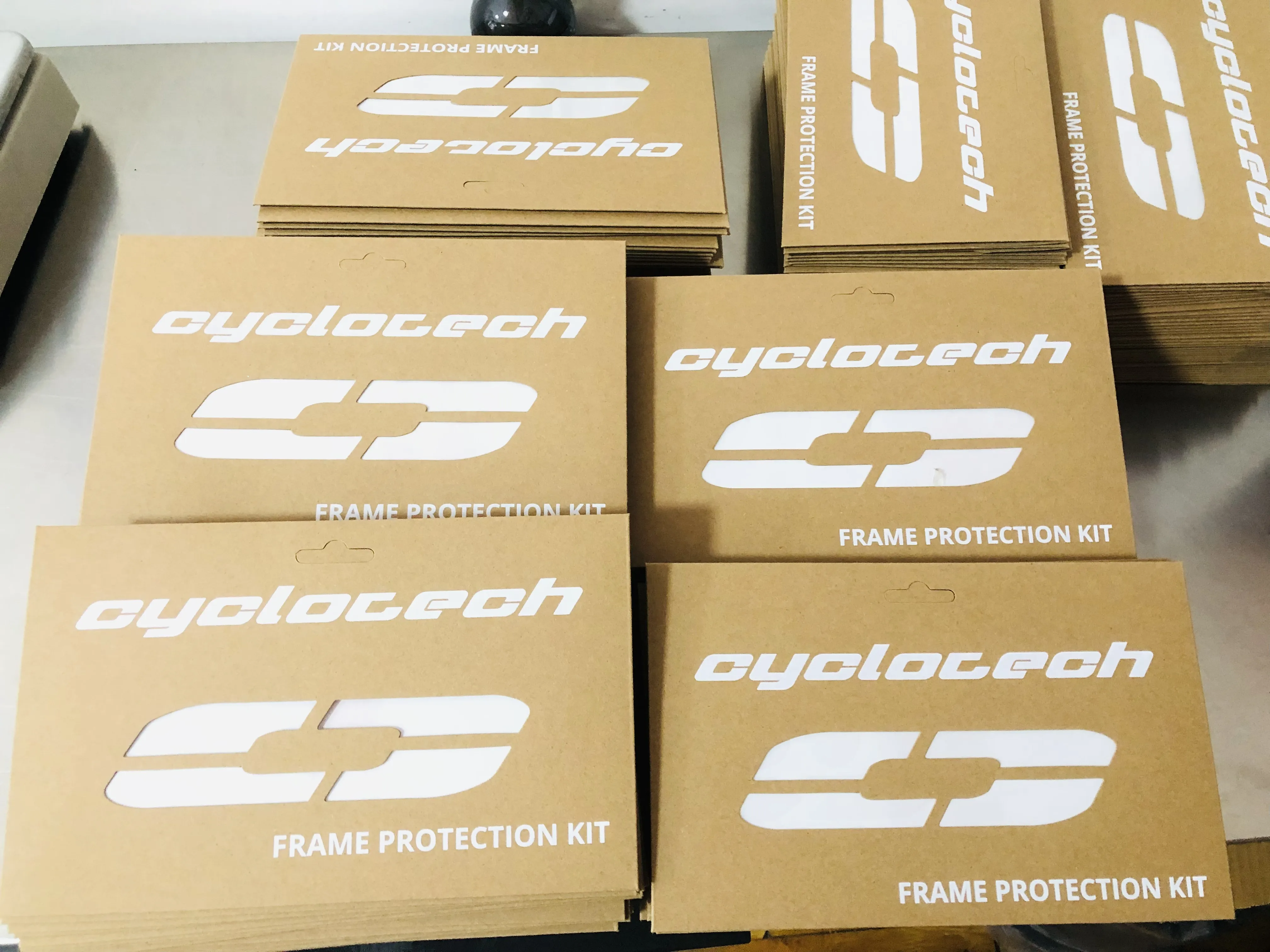 بائیک فریم اسٹیکرز اب ہالینڈ میں بھیجے جا رہے ہیں۔