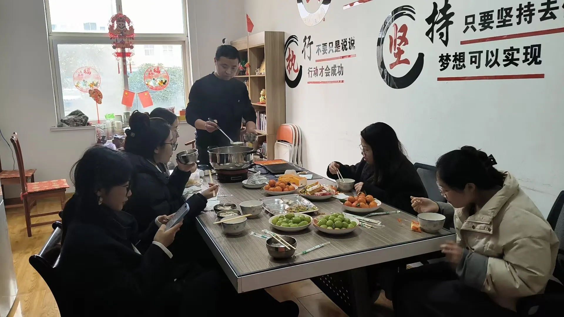 JOJO پیک نے Tangyuan کے ساتھ لالٹین فیسٹیول منایا